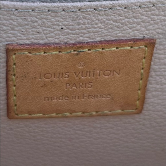 Louis Vuitton Monogram Cosmetic Bag - Picture 7 of 11